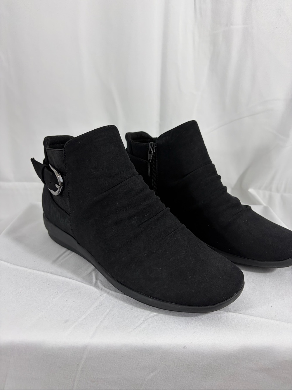 NWT Easy Spirit Women's Size 8 Black Ankle Booties with Side Buckle Accent